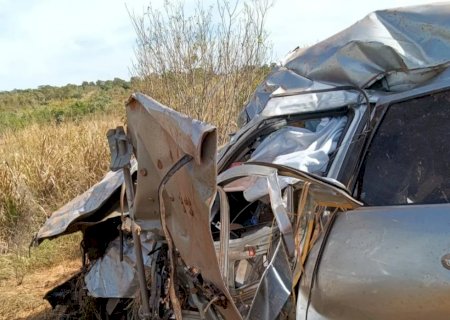 Homem morre após capotar caminhonete e ficar preso as ferragens na MS-040