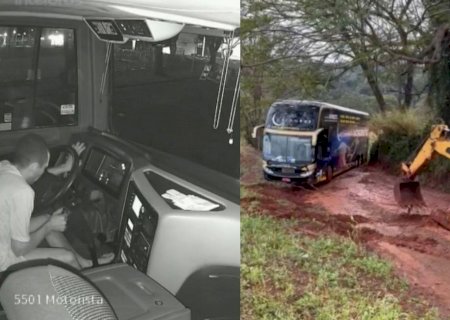 Homem foge de cadeia, furta ônibus e é preso após veículo bater e atolar em estrada