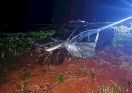 Veículo capota na MS-395, vítimas são encaminhadas ao hospital