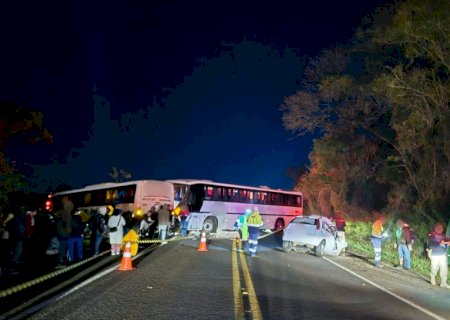 Acidente entre três ônibus e um carro deixa dois mortos e 13 feridos
