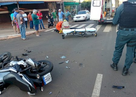 Ivinhema - Acidente entre carro e moto deixa uma vítima com ferimentos leves