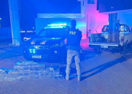 PRF apreende 128 kg de maconha em veículo com fundo falso