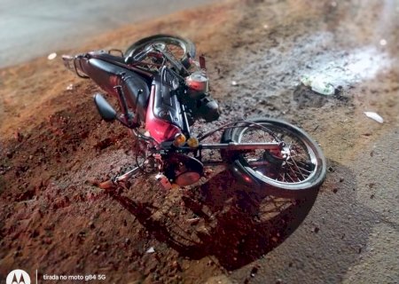 Ivinhema - Acidente entre caminhonete e moto deixa uma mulher ferida na Av Brasil bairro Triguenã