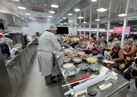 Carreta-Escola de Gastronomia do Senac estaciona no centro da Capital e leva cursos gratuitos à população