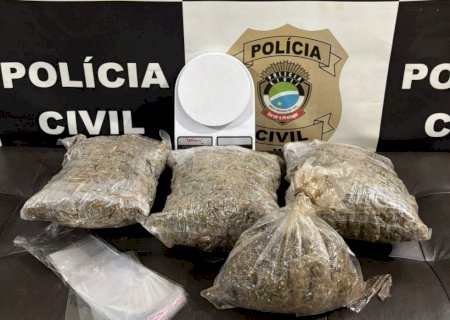 Polícia Civil, com apoio da PM, fecha entreposto de droga e prende homem em flagrante por tráfico de drogas