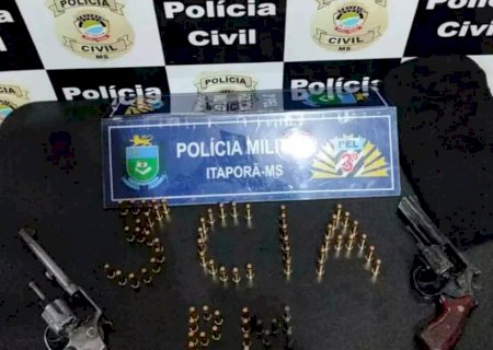 Suspeito de ameaçar polícial é preso com dois revólveres e setenta munições