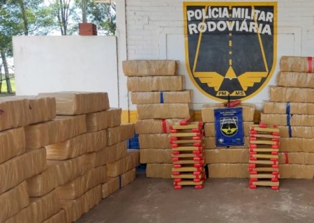 PMR apreende mais de duas mil toneladas de maconha em caminhão baú