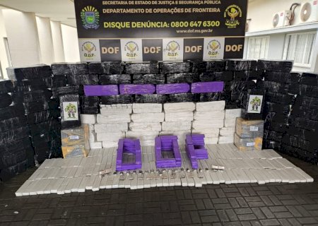 DOF recupera duas caminhonetes furtadas e apreende quase 3,7 toneladas de drogas