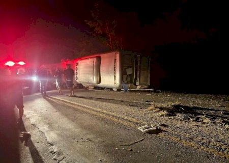 Acidente com ônibus deixa mortos e feridos na BR-423