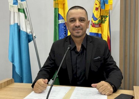 Vagner Policia solicita implantação de aparelhos multifuncionais na praça de eventos