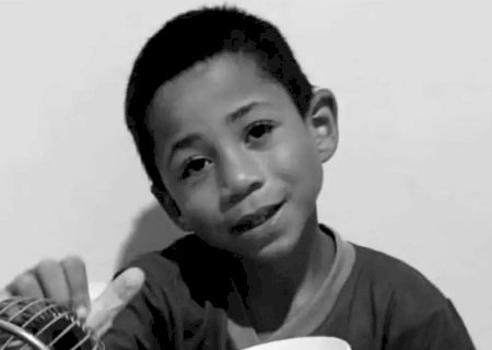 Criança morre afogada ao cair em buraco durante chuva em cidade no MS