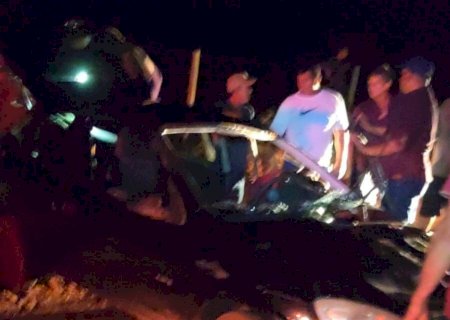 Ivinhema - Acidente em estrada vicinal gleba Santa Luzia deixa uma vítima presa dentro do veículo