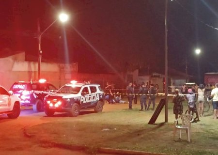 Homem é executado a tiros em praça