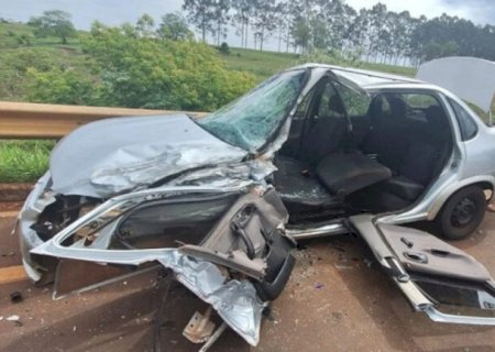 Colisão frontal entre dois veículos deixa mulher ferida na MS-475, em Glória de Dourados