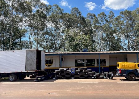 PMR apreende carga irregular de pneus