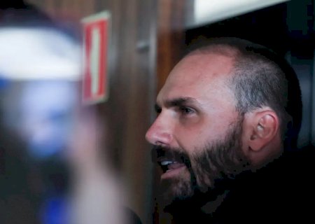STF forma maioria para tornar Eduardo Bolsonaro réu no tarifaço