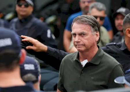 Moraes decide que Bolsonaro continuará preso na superintendência da PF