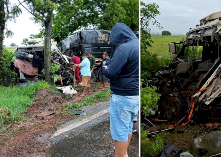 Trafegando no mesmo sentido, carretas de Batayporã se envolvem em acidente no interior do Paraná