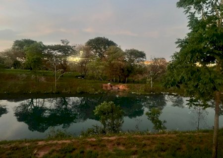 Adolescente de 17 anos morre afogado ao tentar atravessar lago