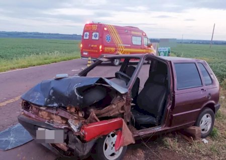 Colisão frontal deixa motorista preso às ferragens em rodovia