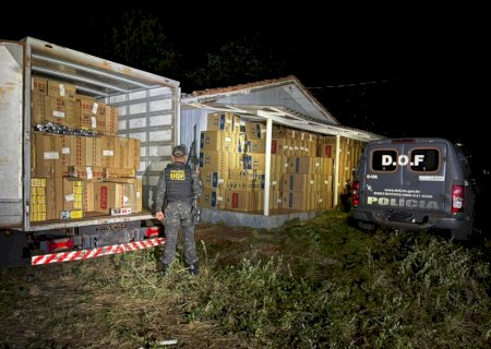 DOF fecha entreposto, recupera caminhão roubado e apreende 70 mil pacotes de cigarros