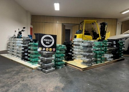 PF apreende caminhão que carregava minério de ferro com cerca de 420 kg de cocaína