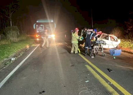 Colisão entre ônibus e carro, deixa 6 pessoas mortas dentre elas duas crianças