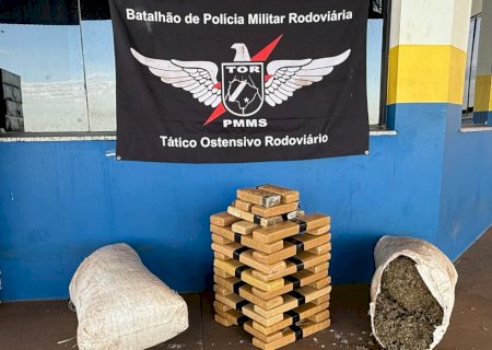 PMR intercepta veículo e apreende maís de 30 kg de drogas