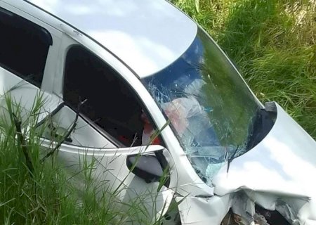 Homem morre após carro ser atingido por trem