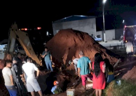 Ivinhema - Corpo de Bombeiros resgata criança que caiu em buraco de obra