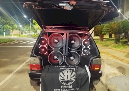 Polícia Militar prende homem por perturbação do sossego no centro de Nova Andradina