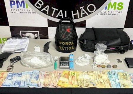 Dupla é presa com cocaína, euros e dólares em esquina no centro de Dourados