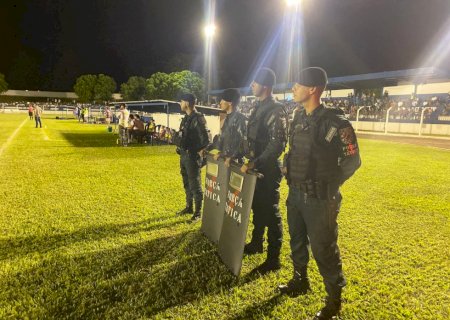 Ivinhema - Polícia Militar realiza policiamento durante partida do Campeonato Estadual no Estádio Saraivão