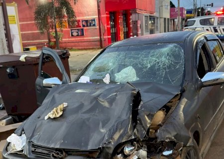 Acidente grave foi registrado na madrugada deste sábado na Avenida Aureliano, em Ribas do Rio Pardo.