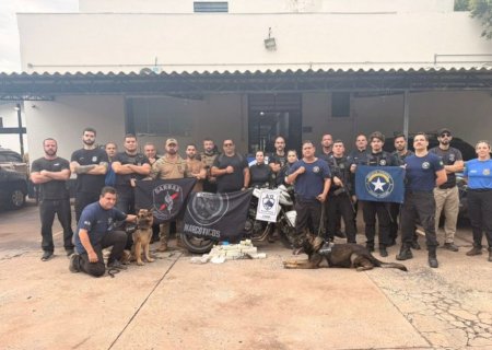 Polícia apreende 15 kg de cocaína, arma e R$ 23 mil em espécie