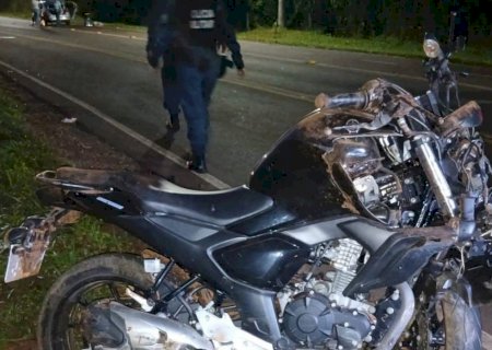 Acidente entre carro e moto deixa motociclista com ferimentos gravesb