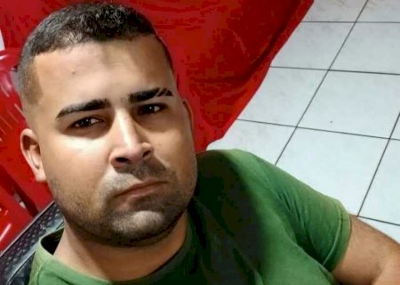 Homem de capacete invade casa, escala parede e executa rapaz a tiros