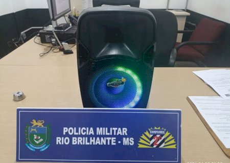Mulher é presa por perturbação de sossego e avançar sobre políciais