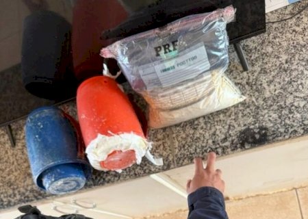 Passageiro de ônibus é preso com 3 kg de cocaína ocultos em garrafas