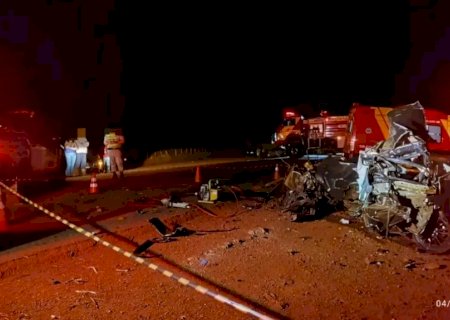 Acidente entre carro e carreta canavieira mata vereador, mulher e filho do casal