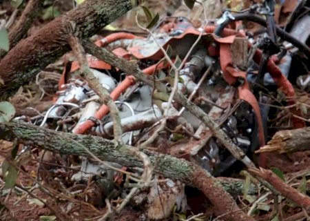 Avião caí depois da decolagem e deixa duas vítimas fatais