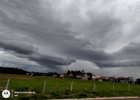 Frente fria avança pelo MS e promete chuva forte, temporais e temperaturas mais baixas