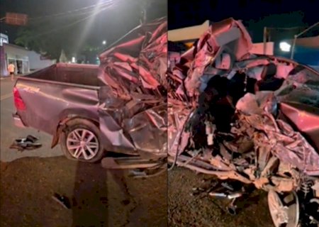 Motorista é preso após bater em carro, capotar e desacatar policiais