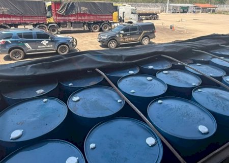 Receita e PF apreendem 15 toneladas de produto usado para fabricar cocaína na fronteira de MS