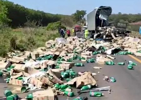 ACIDENTE ENTRE CARRETAS DEIXA DUAS PESSOAS MORTAS NA BR-158 EM MS