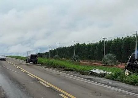 Nova Alvorada do Sul: caminhão tomba e deixa uma vítima fatal na BR-267