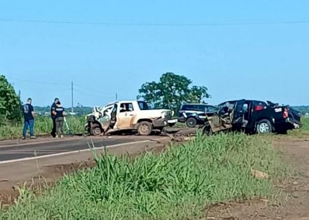 Acidente entre duas caminhonetes deixa duas vítimas fatais na BR-262