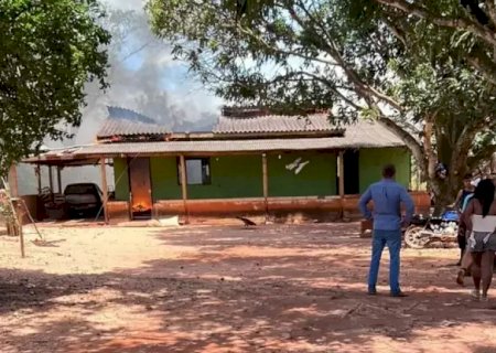 Dois corpos são encontrados após incêndio em residência, na cidade de Itaquiraí